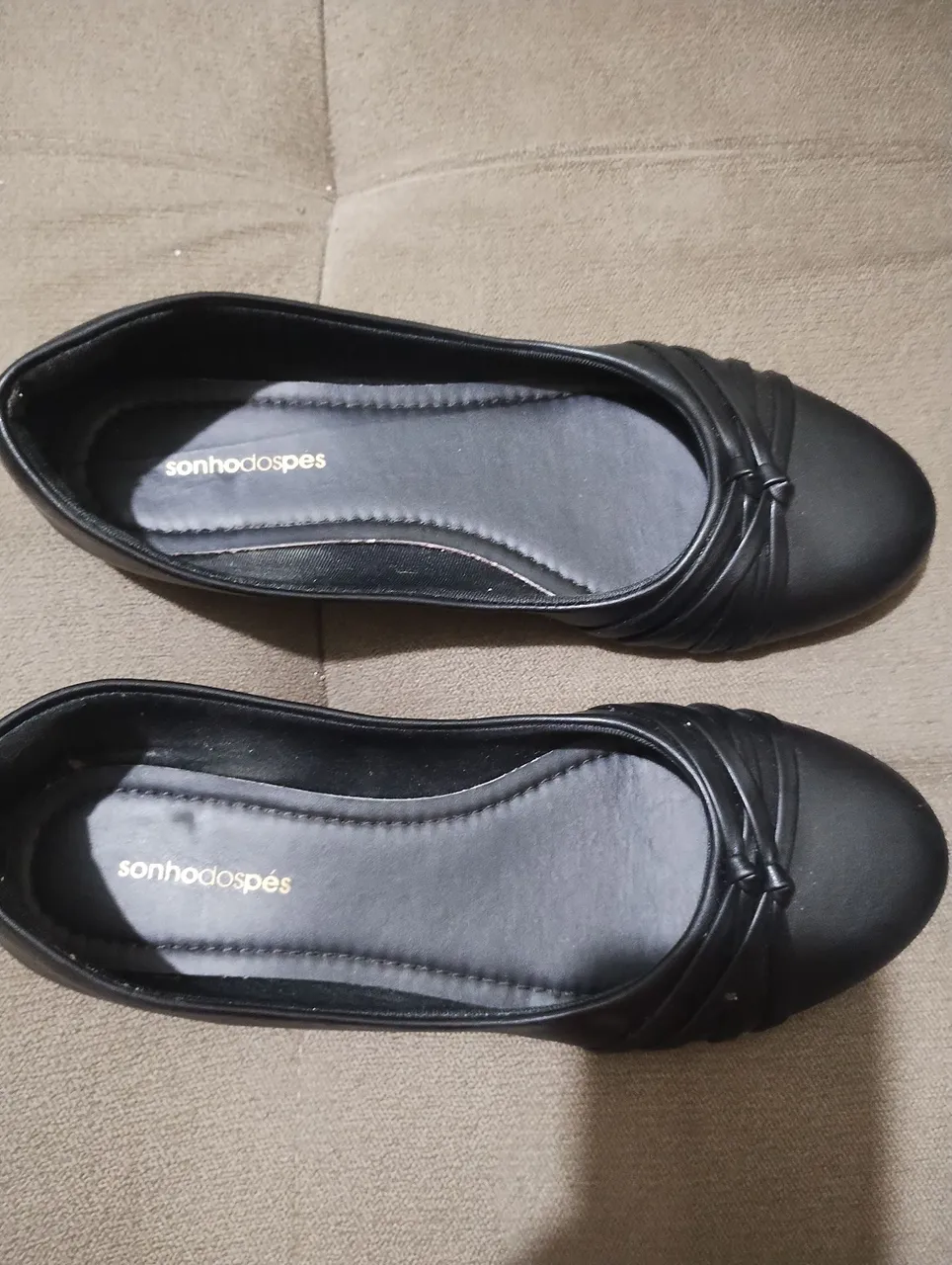Par de Sapatos Femininos Pretos - Tamanho 39