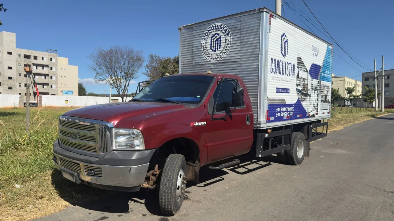 Ford F-4000 Baú - Ideal para Mudanças e transporte de cargas!
