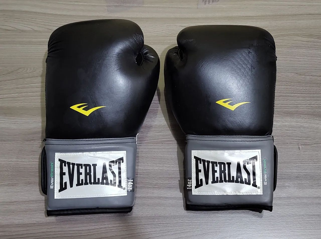 Luva de boxe Everlast 14oz - Excelente!! - Foto 2
