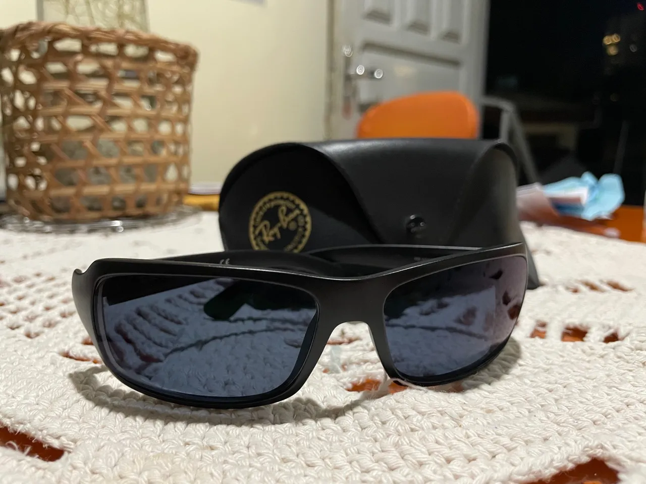 Óculos de Sol Ray-Ban 4075 em perfeito estado