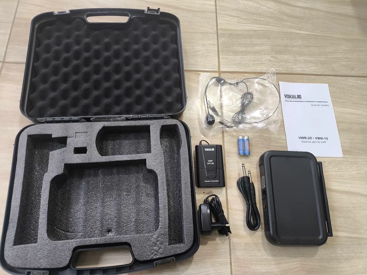 MICROFONE SEM FIO VOKAL LAPELA VWR15/VHT-2B HT-9A<br> - Foto 4