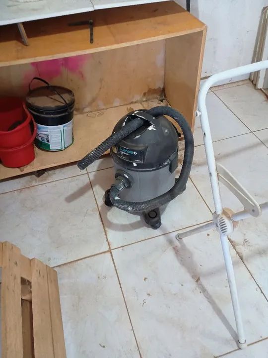 Variados  parafusadeira 4 lixadeira 1 aspirador de pó 1 tufão  serra de bancada por 1300  - Foto 4