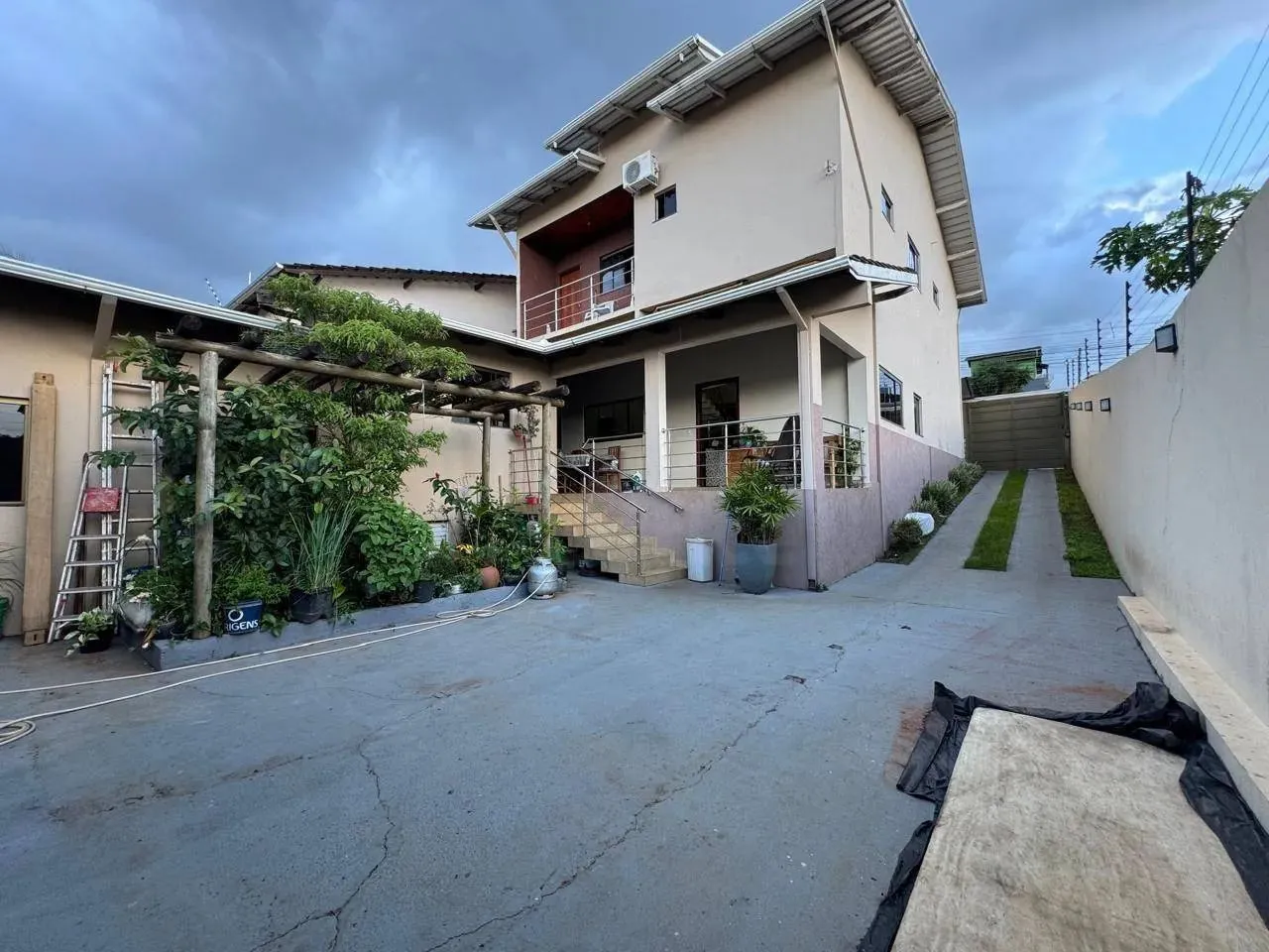 Sobrado com 4 Quartos à venda, 300 m² por R$ 950.000 - São Carlos - Anápolis/GO