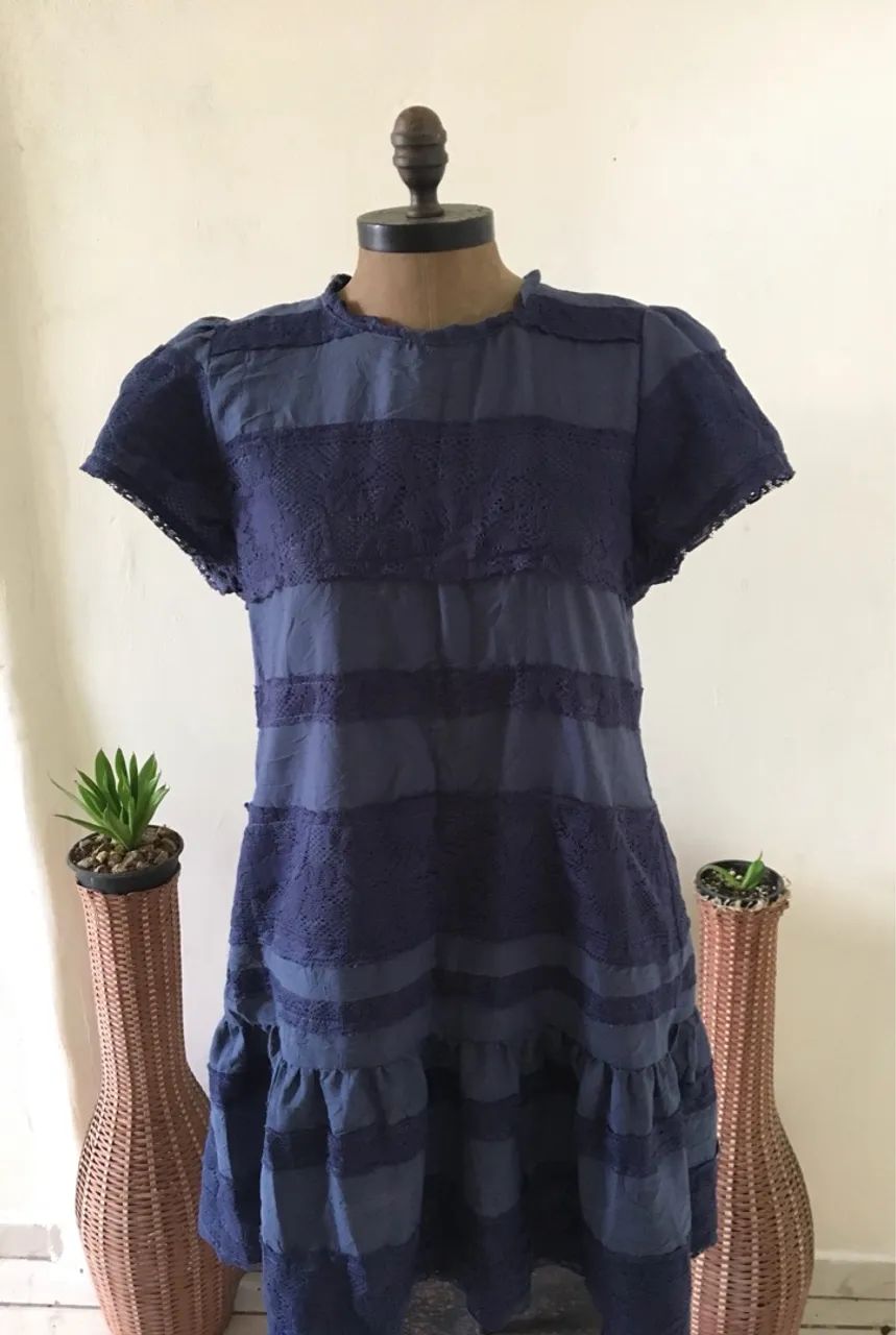 Vestido Azul detalhado com Renda