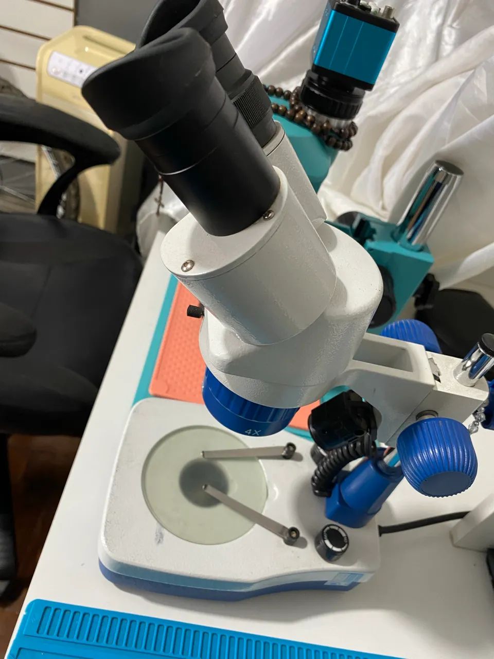 Microscópio 64300404244482120