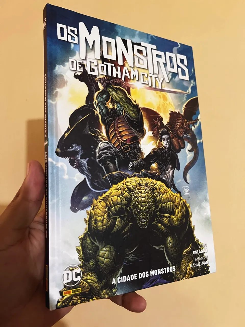 Os monstros de Gotham city capa dura nova
