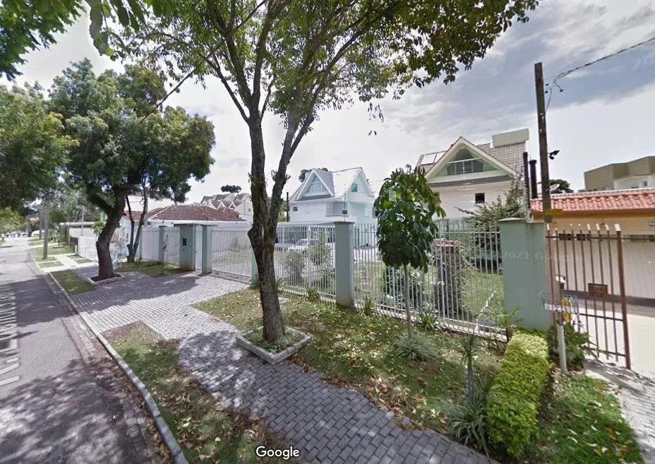 SOBRADO EM CONDOMÍNIO PARA LOCAÇÃO NO CENTRO CÍVICO | 03 QUARTOS