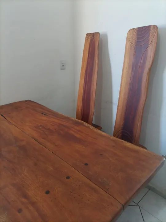 Mesa de madeira trabalhada  - Foto 3