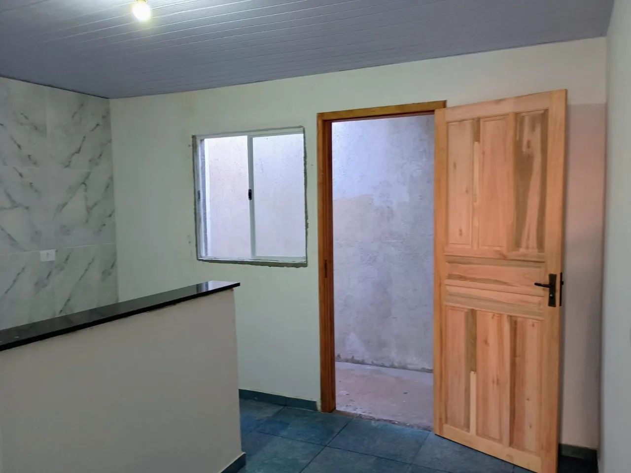 Alugo casa sozinha no quintal 2 quartos 1400  - Foto 2