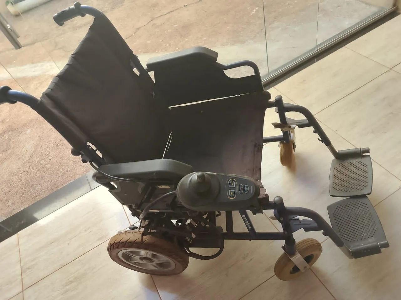 Motorized wheelchair64276664172801120