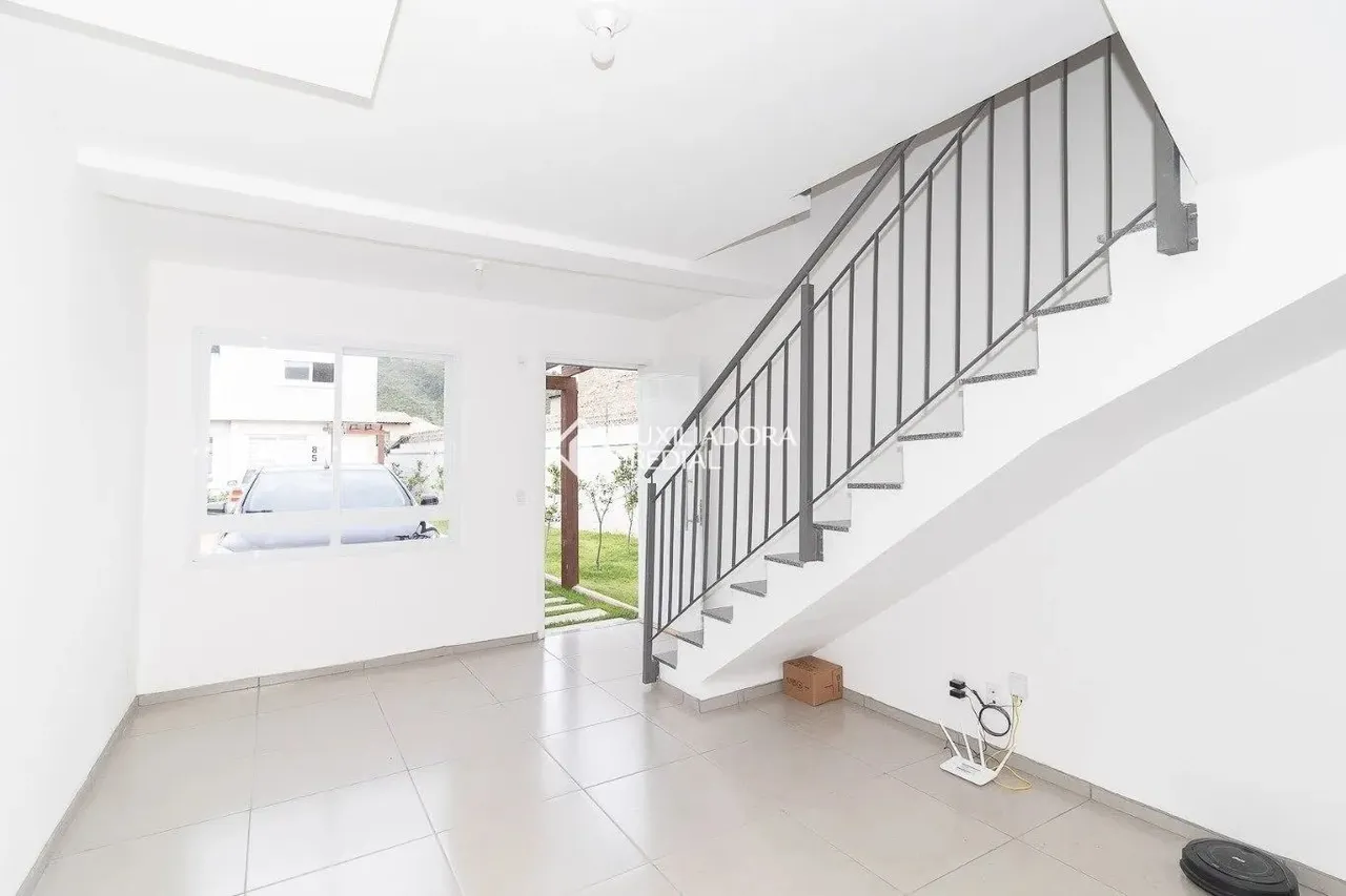 Casa em condomínio à venda no bairro Vila Nova com 81 m² e 2 dormitórios/quartos.