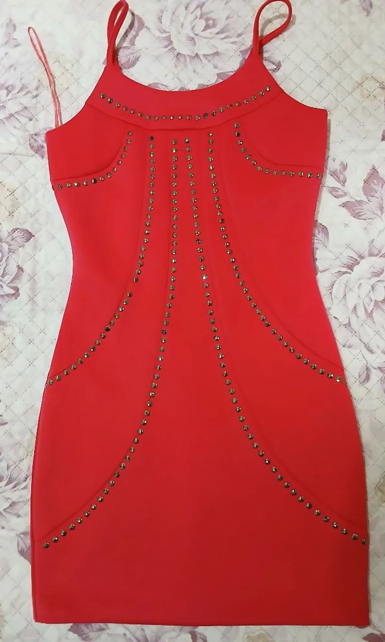 Vestido rosa da lança perfume  usado  apenas  3 vezes . 