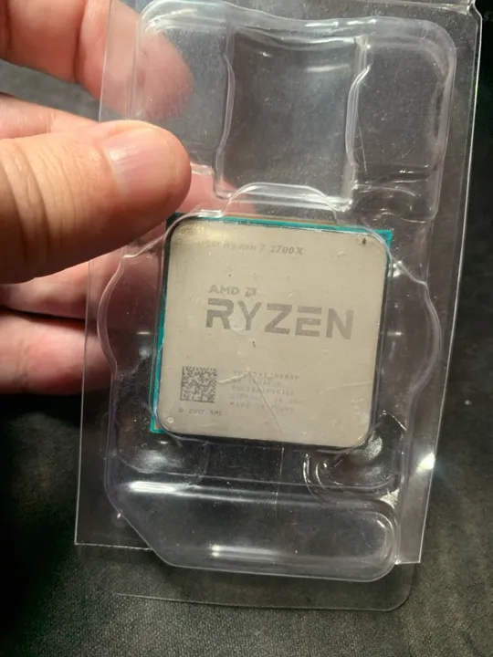 AMD RYZEN 7 2700x