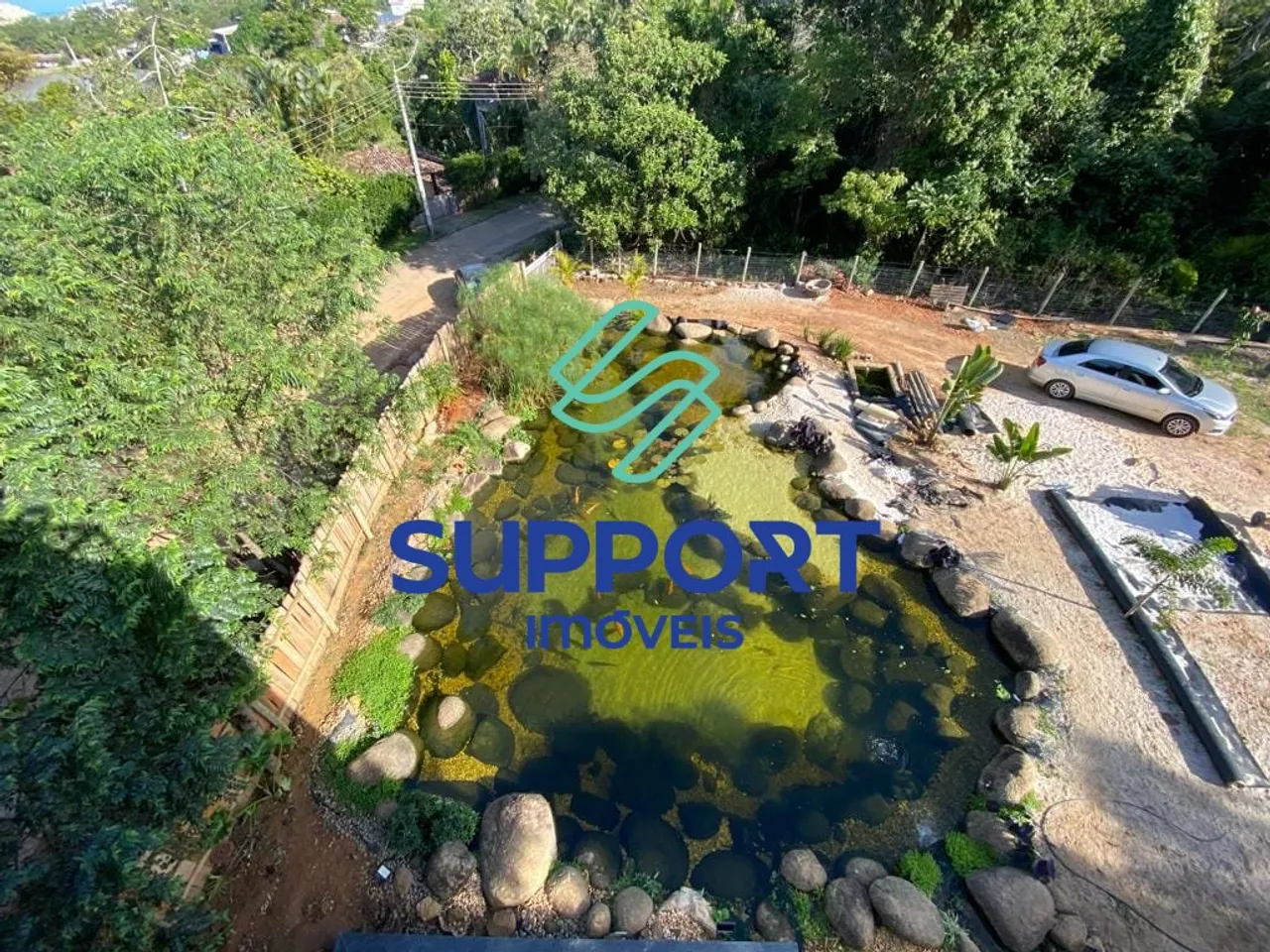 Encantadora Casa Triplex com Lago Artificial à Venda em Nova Guarapari - Um Paraíso Partic