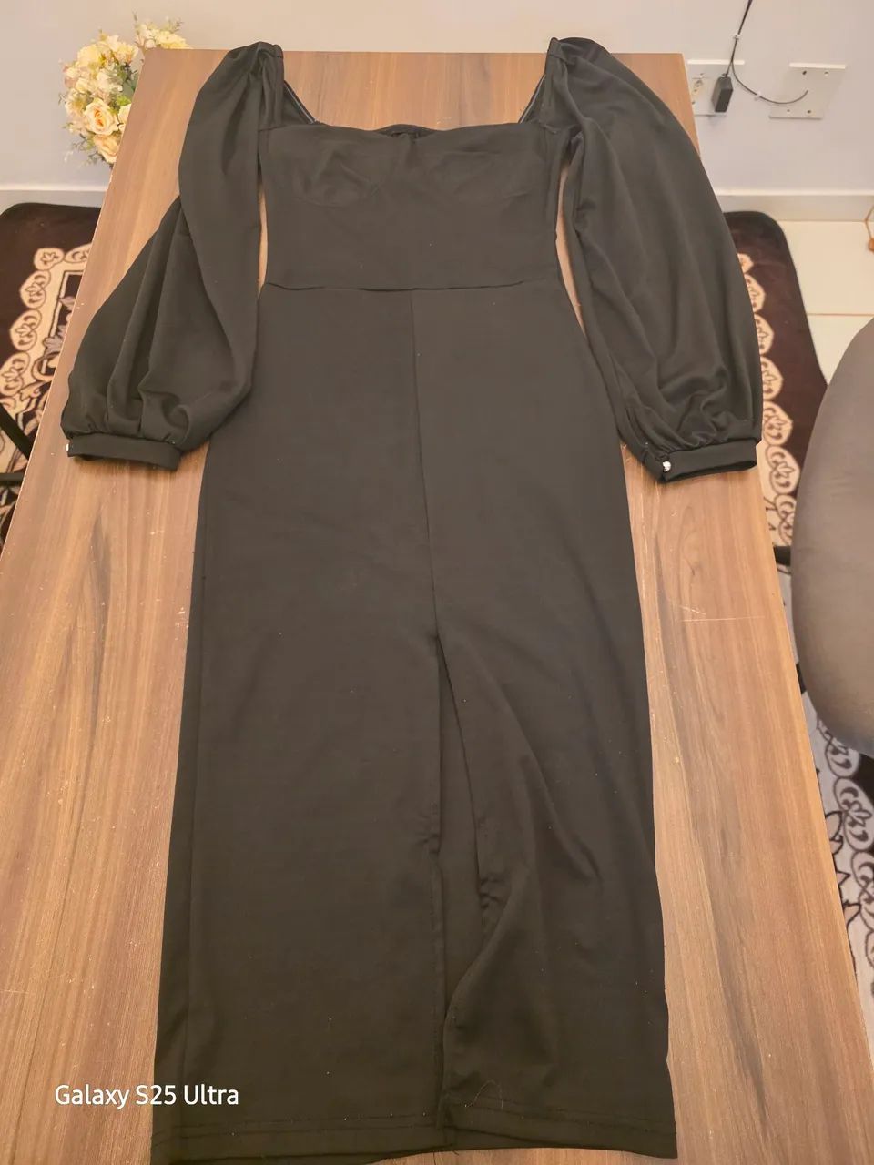 Vestido Preto Manga Longa Elegante