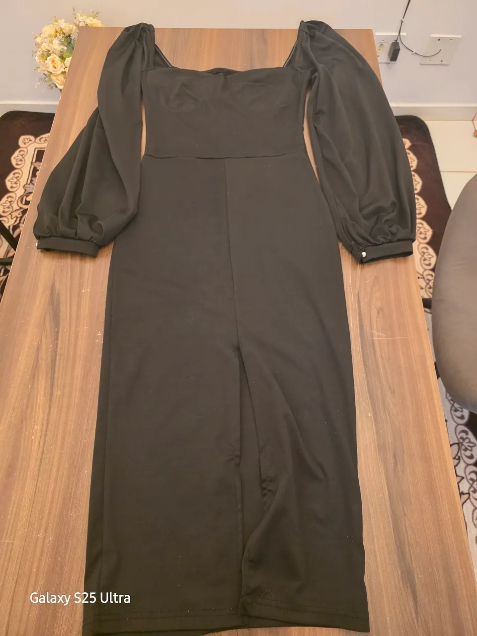 Vestido Preto Manga Longa Elegante