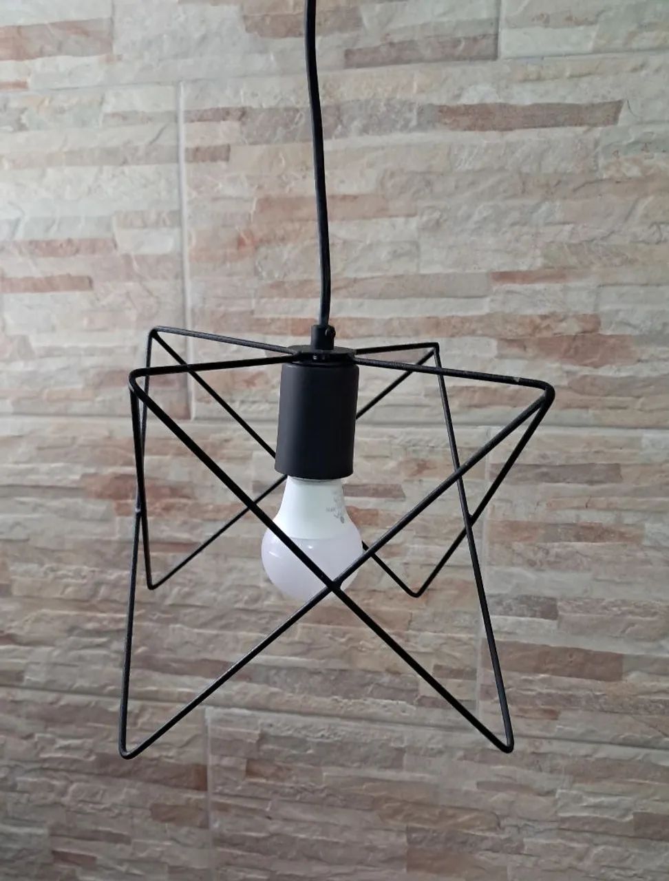Pendente aramado preto