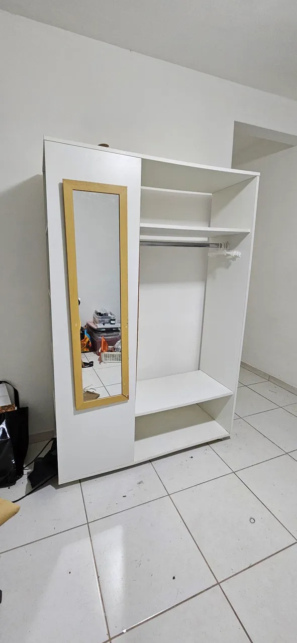 Guarda-Roupa Aberto