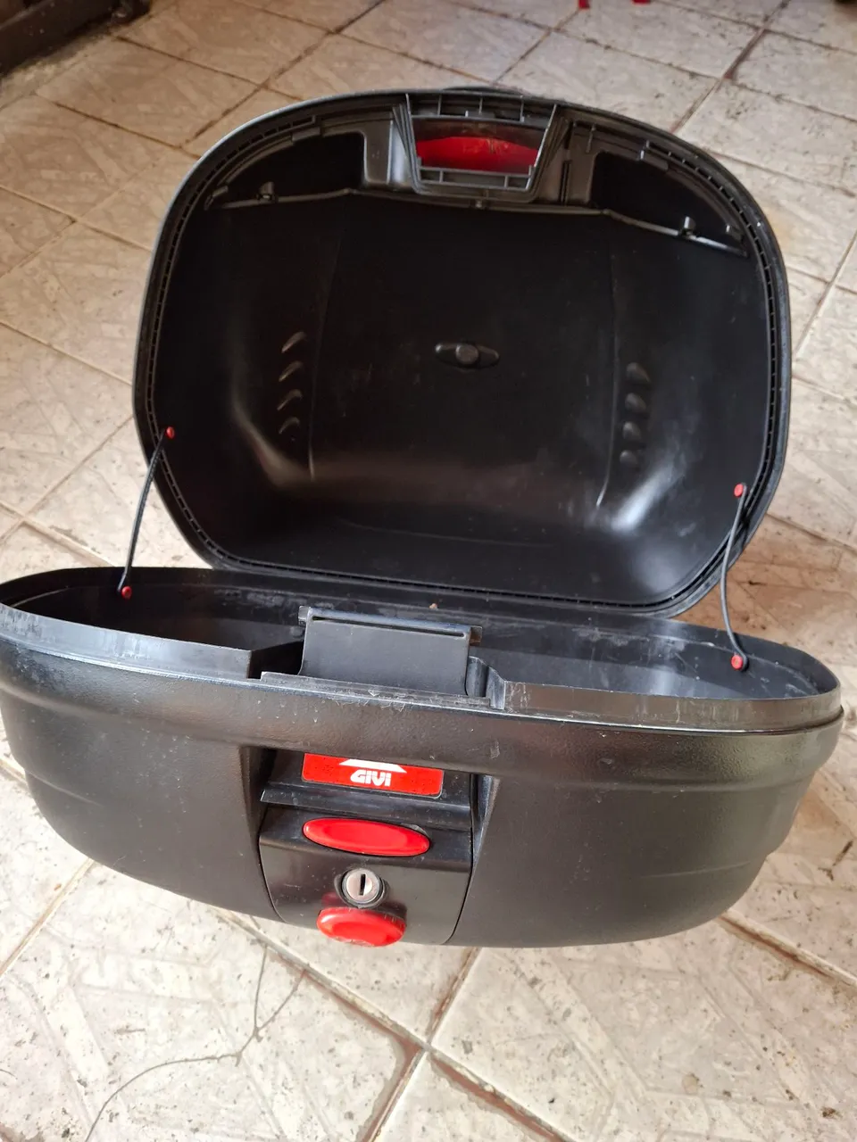 Vende-se um bau givi