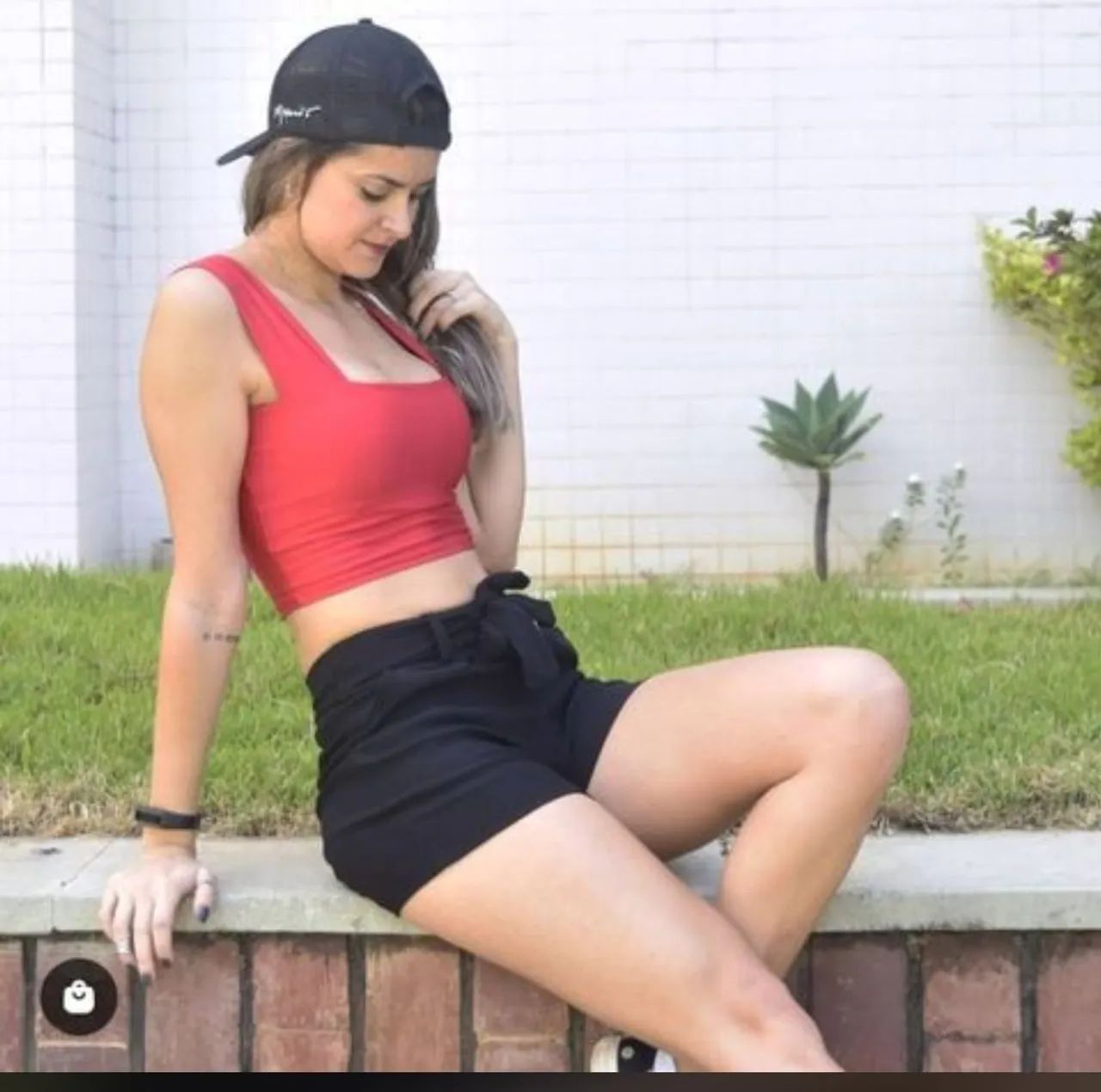 Cropped / Top preto, branco, azul e vermelho - Foto 3