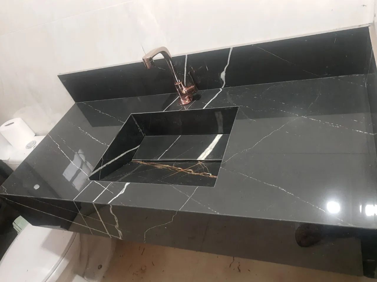 Lavatório de porcelanato chat 24 horas