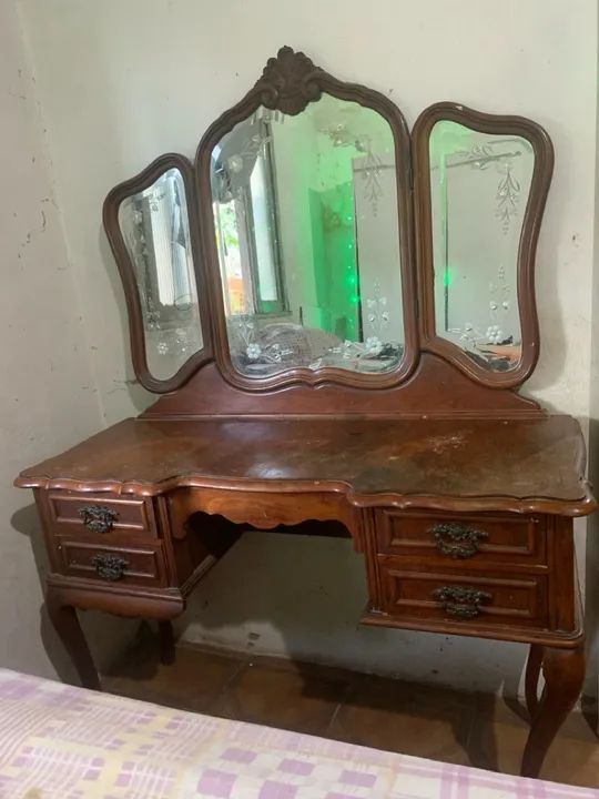 Espelho de penteadeira antigo em madeira - Foto 2