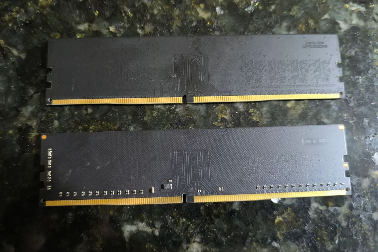 Memória RAM DDR4 8GB (2x4GB) 2400MHz Muito Conservado - Foto 2