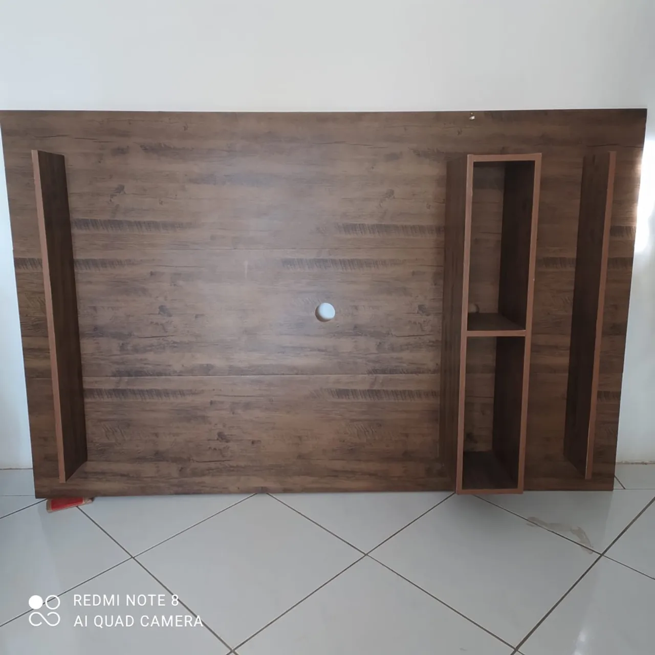 Painel para TV em Madeira - Design Moderno