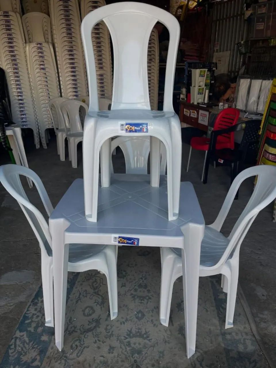 Conjunto de Mesa e Cadeiras de Plástico Branco64276680925570120