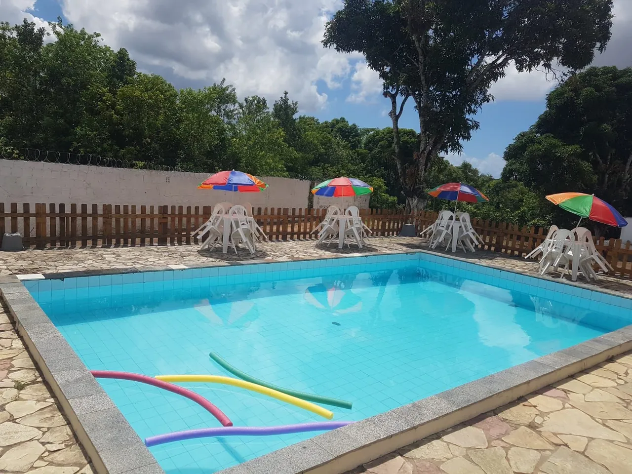 Sítio com piscina próximo aeroporto