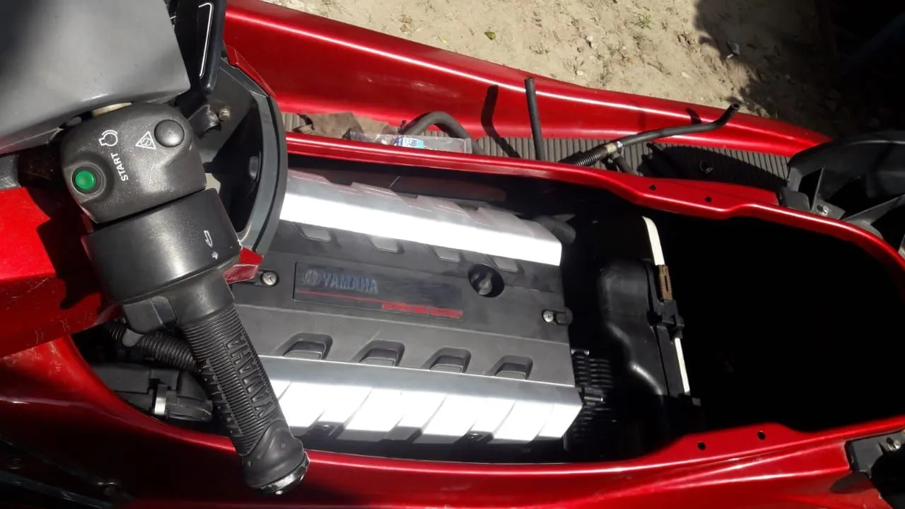 Peças, serviços de jet ski e lanchas motores 2 e 4 tempos, compro jet ski avariados.