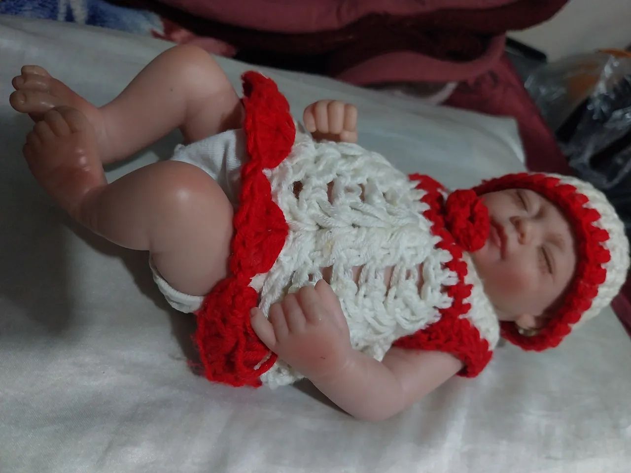 Bebê Reborn Mini 27 cm- roupinha de croche feita a mão 