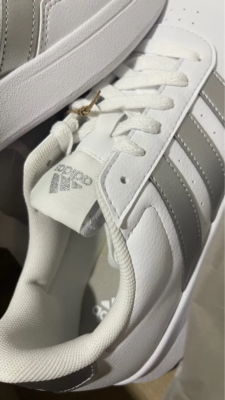 Tênis adidas Novo