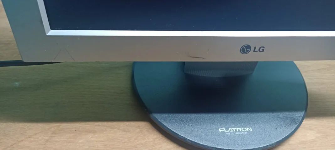 LG 17-inch Monitor64308010514435124