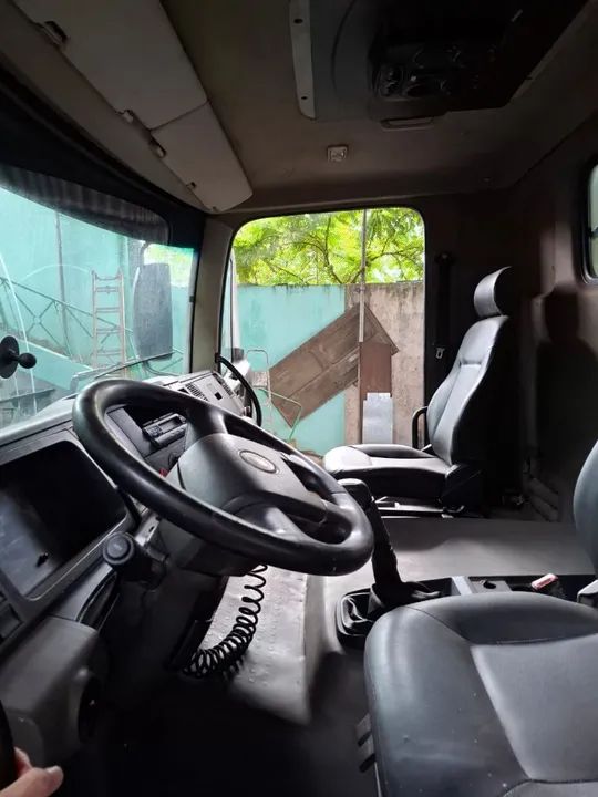 VOLKSWAGEN/ 31-330 TRAÇADO<br>CONSTELLATION. 6X4  DIESEL<br> - Foto 8