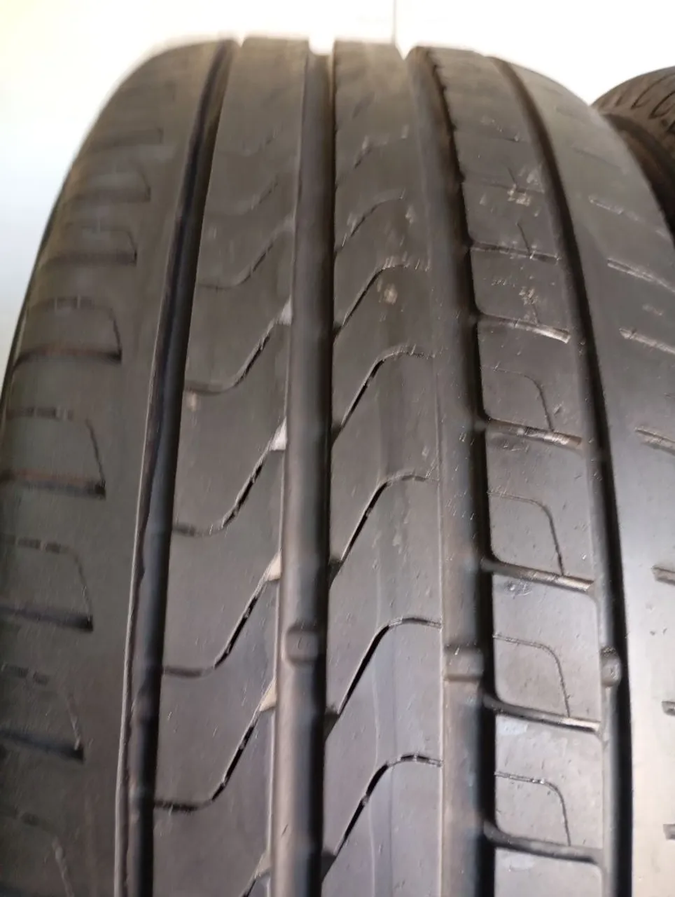 Pneus Usados - Ótimo Estado 4 pneus Pirelli cinturato aro 215/50/17 pouco uso