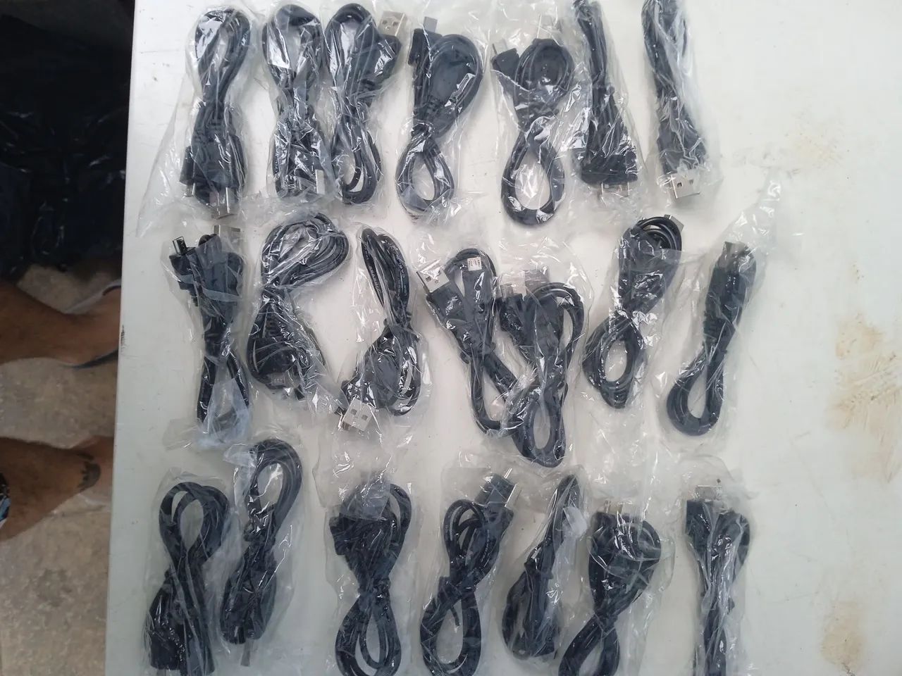 Vendo lote de cabo fones e caixinha  - Foto 2