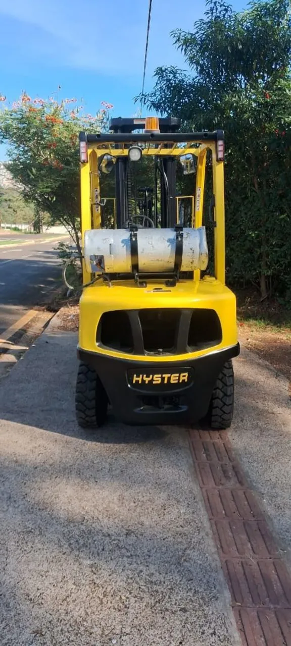 Empilhadeira Hyster a Gás - Ótimo Estado!