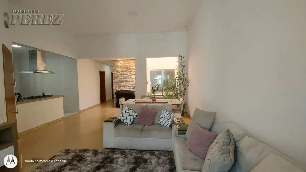 A Imobiliária Perez oferece a você uma ótima oportunidade de casa para venda em Londrina.