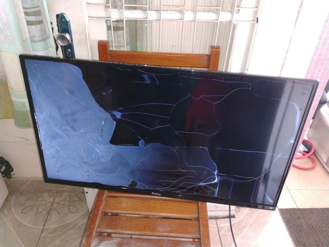 TV Philco Led Smart 40 Polegadas Modelo PH40E20DSGWA Tela trincada ligando - Foto 3