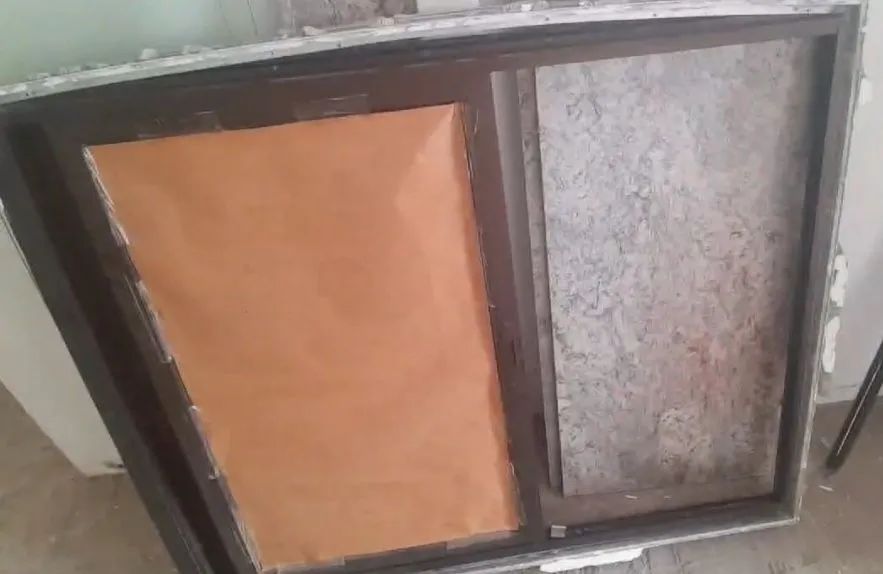 Porta pra sala e janela toda de vidro - Foto 5