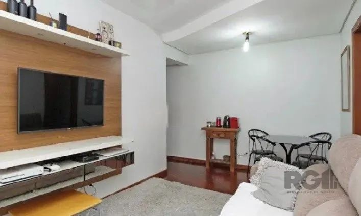 Ótimo apartamento 2 dormitórios, cozinha, área de serviço, living com sacada, banheiro soc - Foto 2