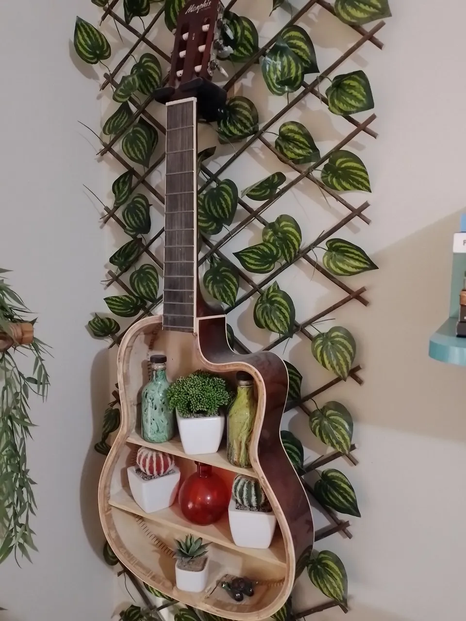 Prateleira Decorativa violao com Plantas