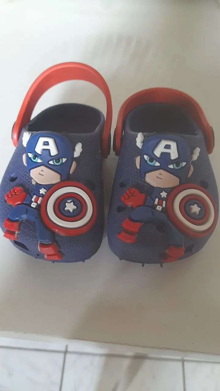 Chinelos Crocs do Capitão América  - Foto 2