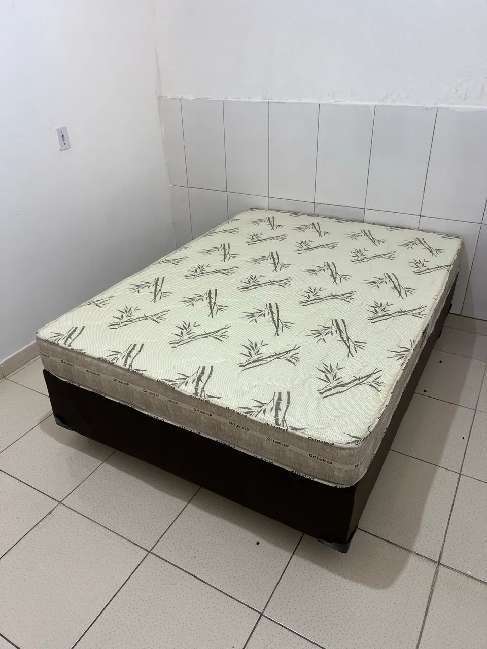 Cama box completa com base e colchão d33