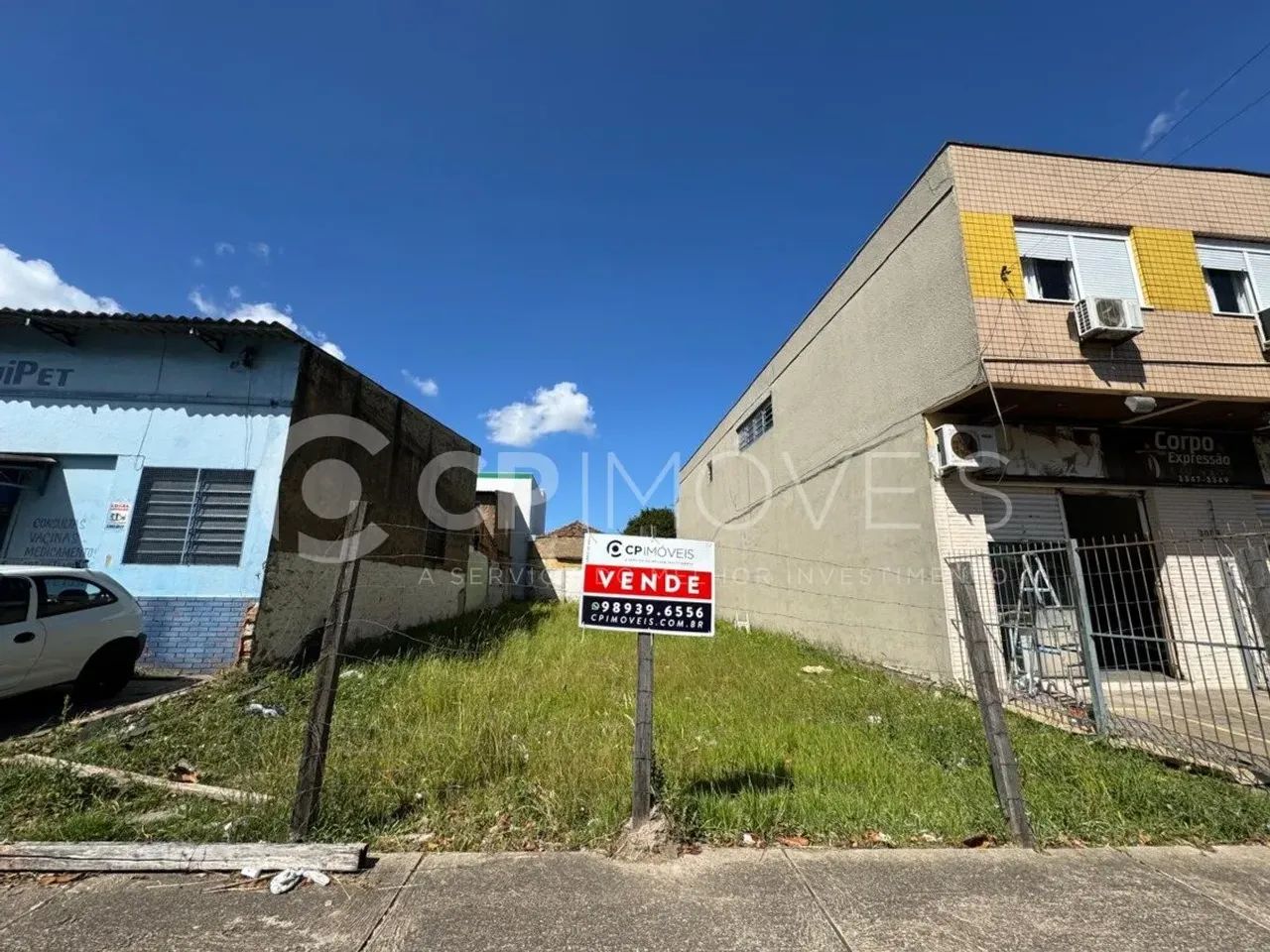 Terreno em Porto Alegre, no bairro Sarandi, à venda.