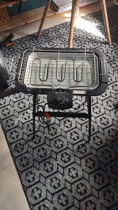 Churrasqueira elétrica 220V - leia a descrição