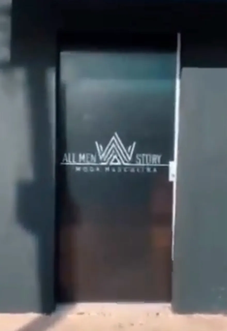 Porta de vidro em perfeito estado 