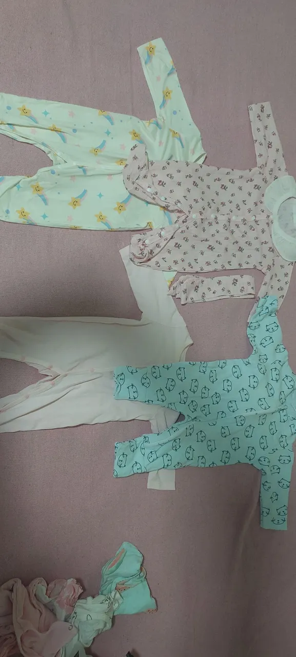 Conjunto de macacões para bebê