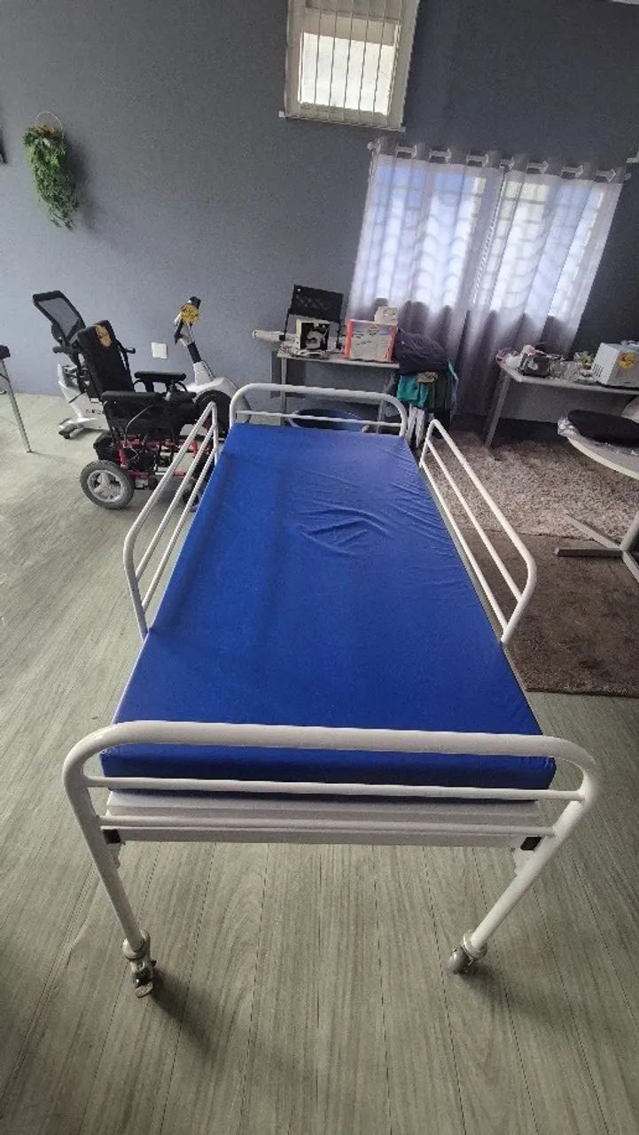 Cama Hospitalar Motorizada com colchão  - Foto 2